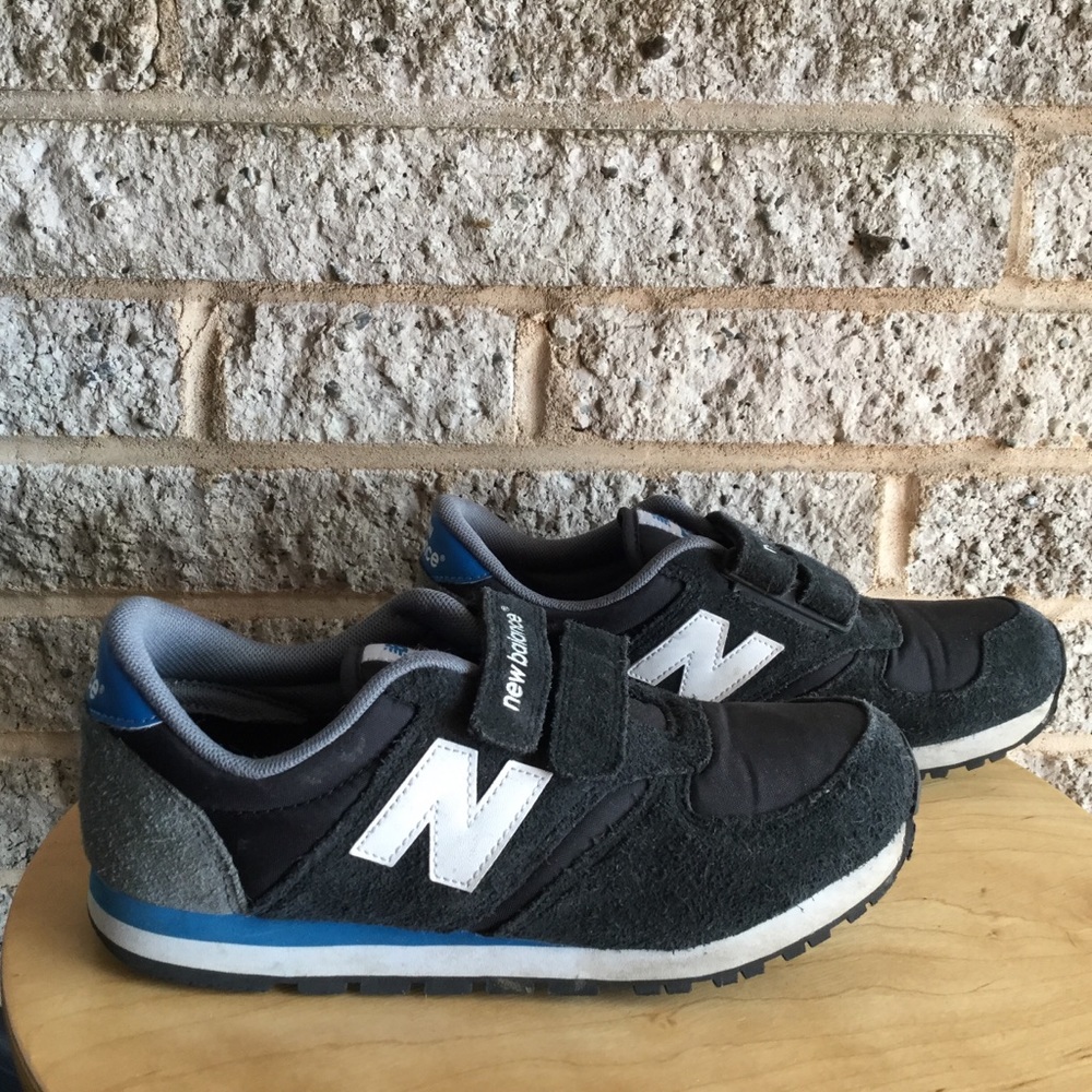 Kids New Balance 420, hook and loop, size 4